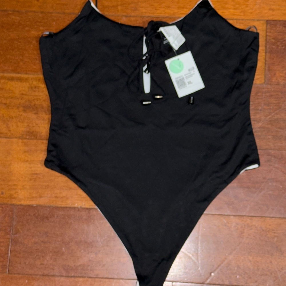 Forever21 Contour Sculpt Women's Black and White Reversible Bodysuit